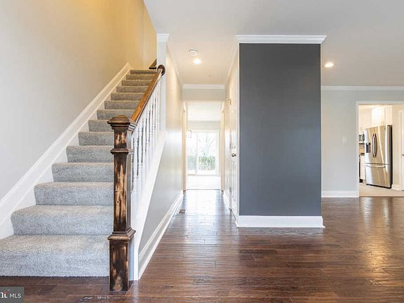 4th image of 108 Baltimore Ave