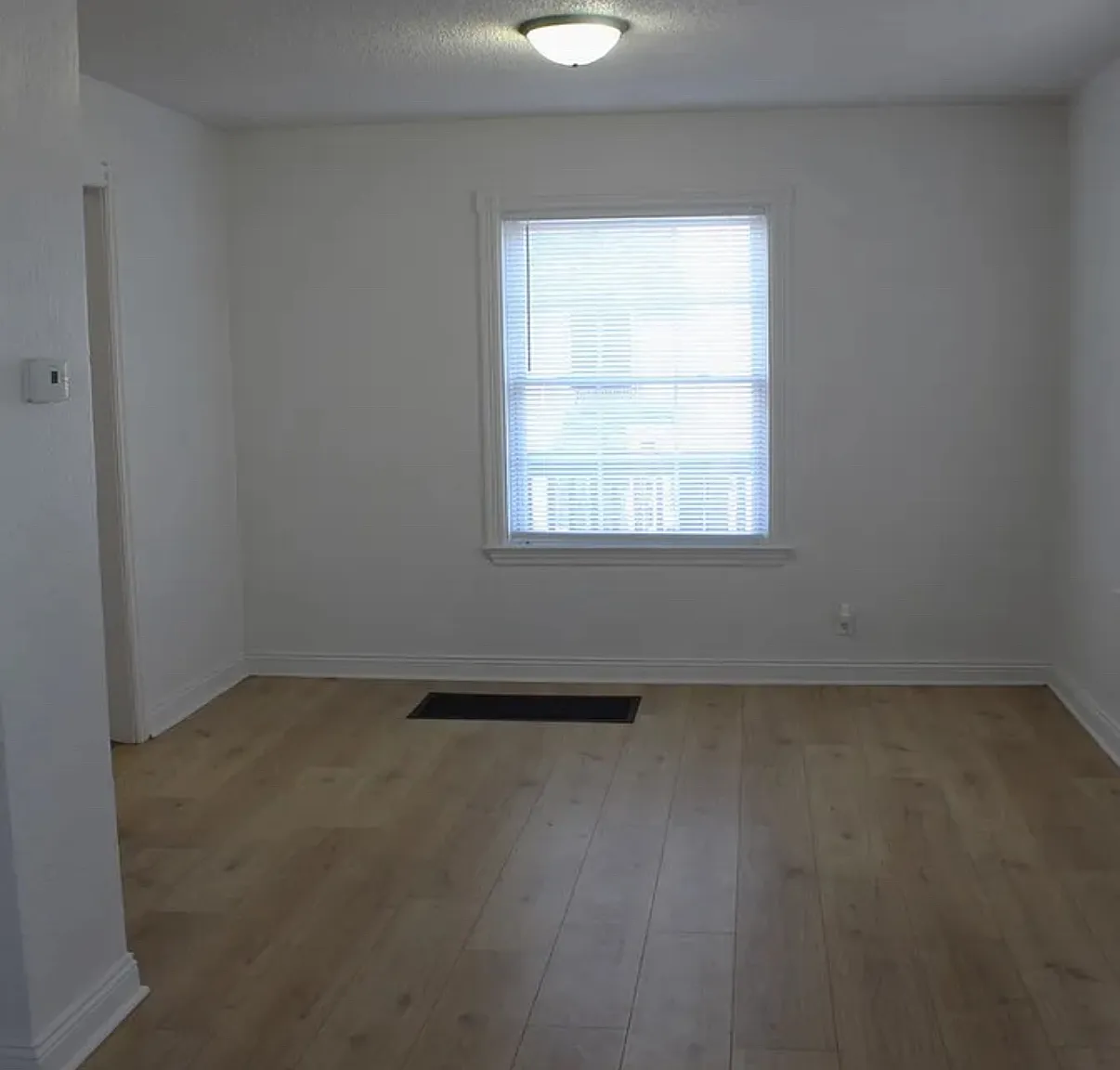 4 bed, 2120 sqft, $1,700 — Photo 3