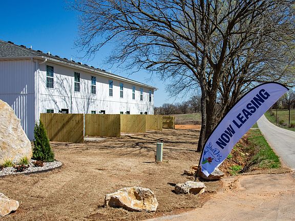 3rd image of 426 Blue Springs St