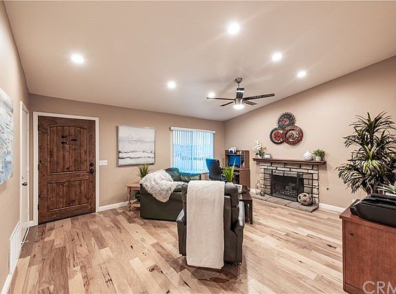 4th image of 3281 Benton Ave
