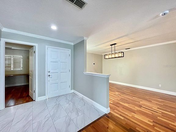 3rd image of 4625 Cloverlawn Dr