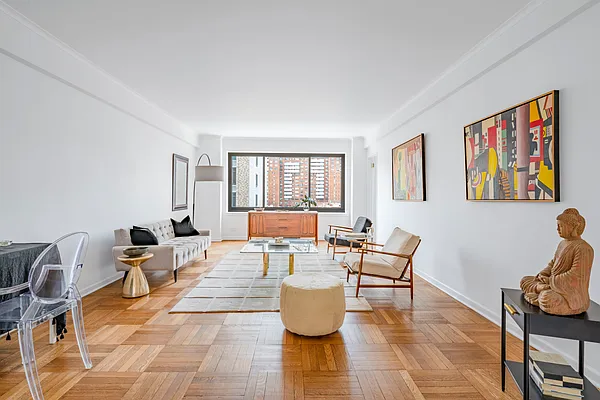 Sold by R New York | media 2