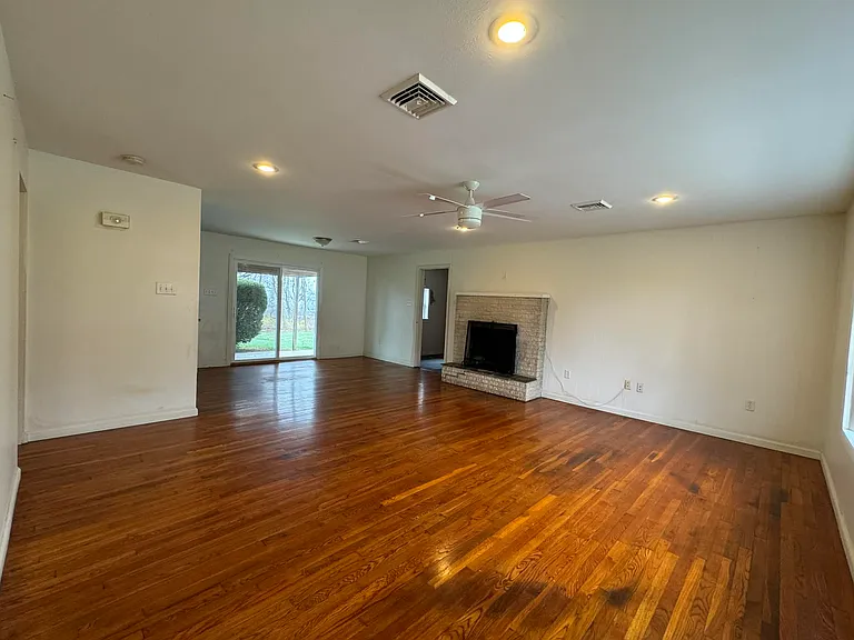 6641 Conway Rd — Photo 6