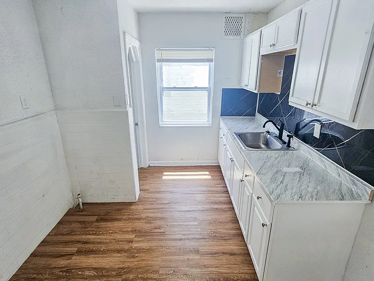 14575 Strathmoor St — Photo 4