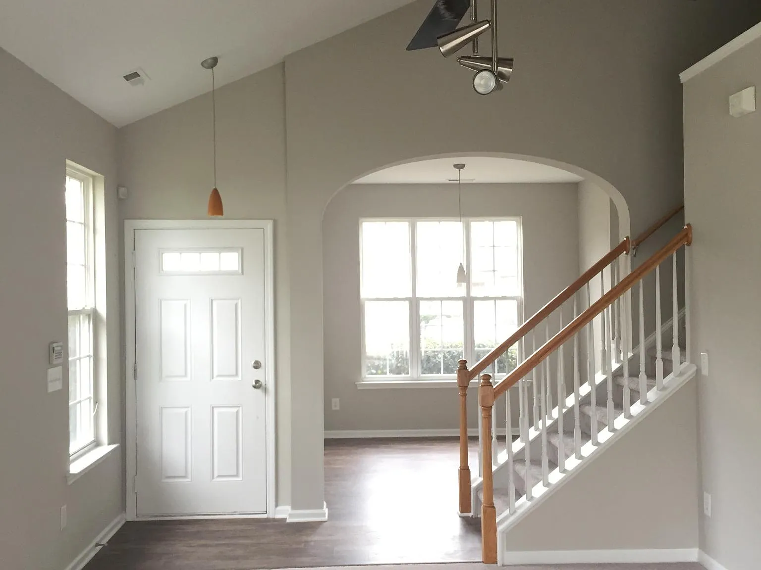 3 bed, 1368 sqft, $1,799 — Photo 2