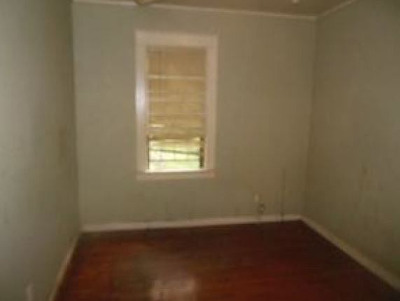 4th image of 851 McLaran Ave