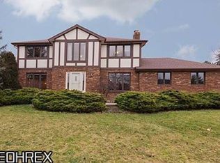 255 N Pine Ct, Aurora, OH 44202