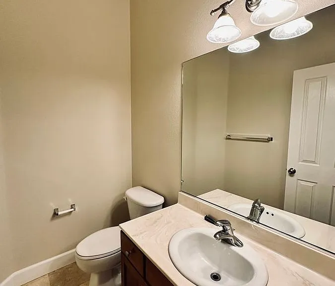 1064 Harbor Town Cir — Photo 10