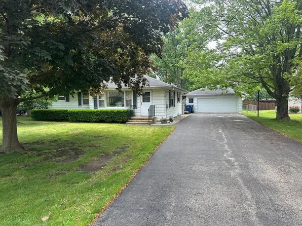 3675 Woodlawn Ave, Gurnee, IL 60031