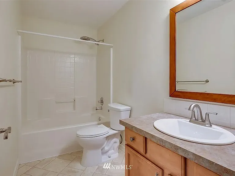 1295 Hudson St — Photo 14