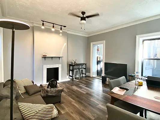 Rented by Bond New York | media 19