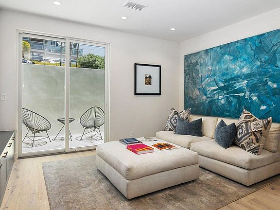 5th image of 211 Tustin Ave #A