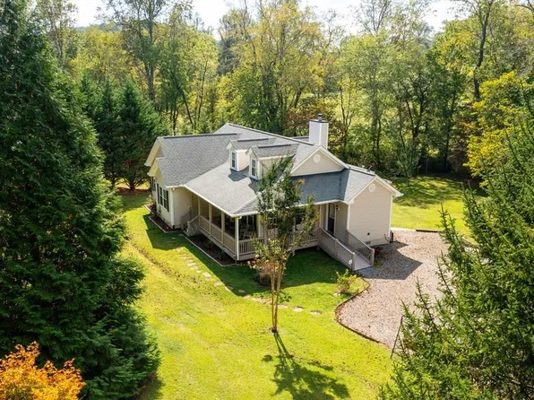 99 Chatuge Hills Dr, Hayesville, NC 28904