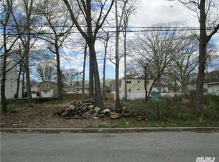 Brooks Ave, Roosevelt, NY 11575