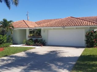 7660 W Country Club Blvd, Boca Raton, FL 33487