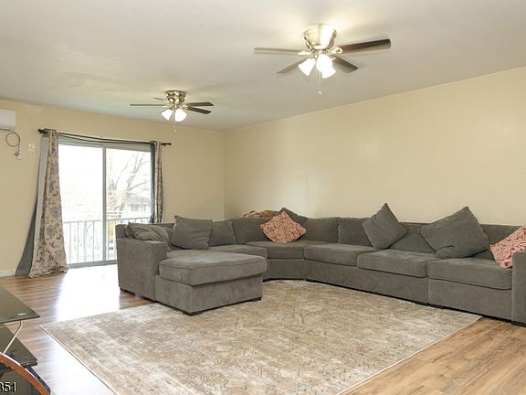 2nd image of 359 D Lake Shore South