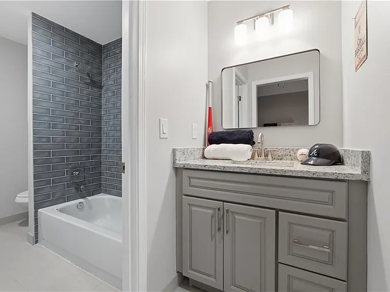 682 Montglade Ct — Photo 39