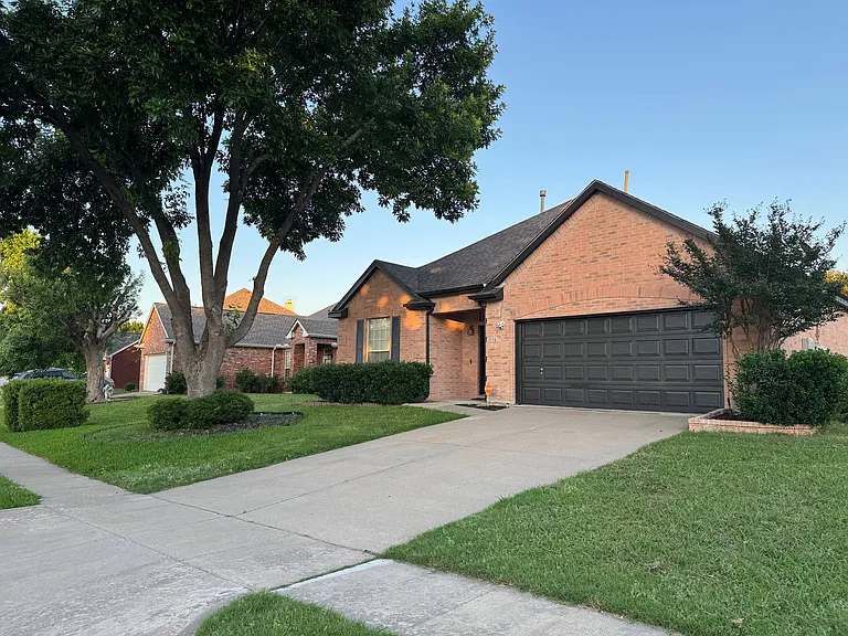 3136 Deleon Dr — Photo 2