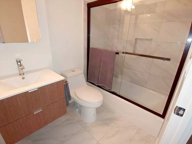 654 N Virgil Ave #214 — Photo 14