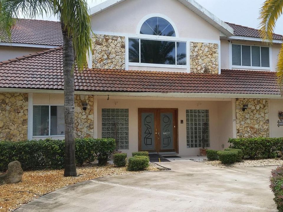 1st image of 24 Magnolia Cir