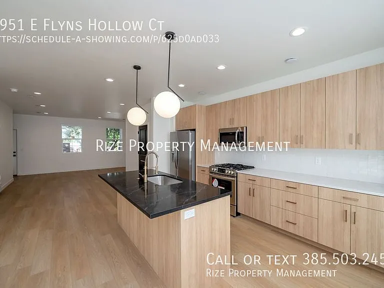 1951 E Flyns Hollow Ct — Photo 6
