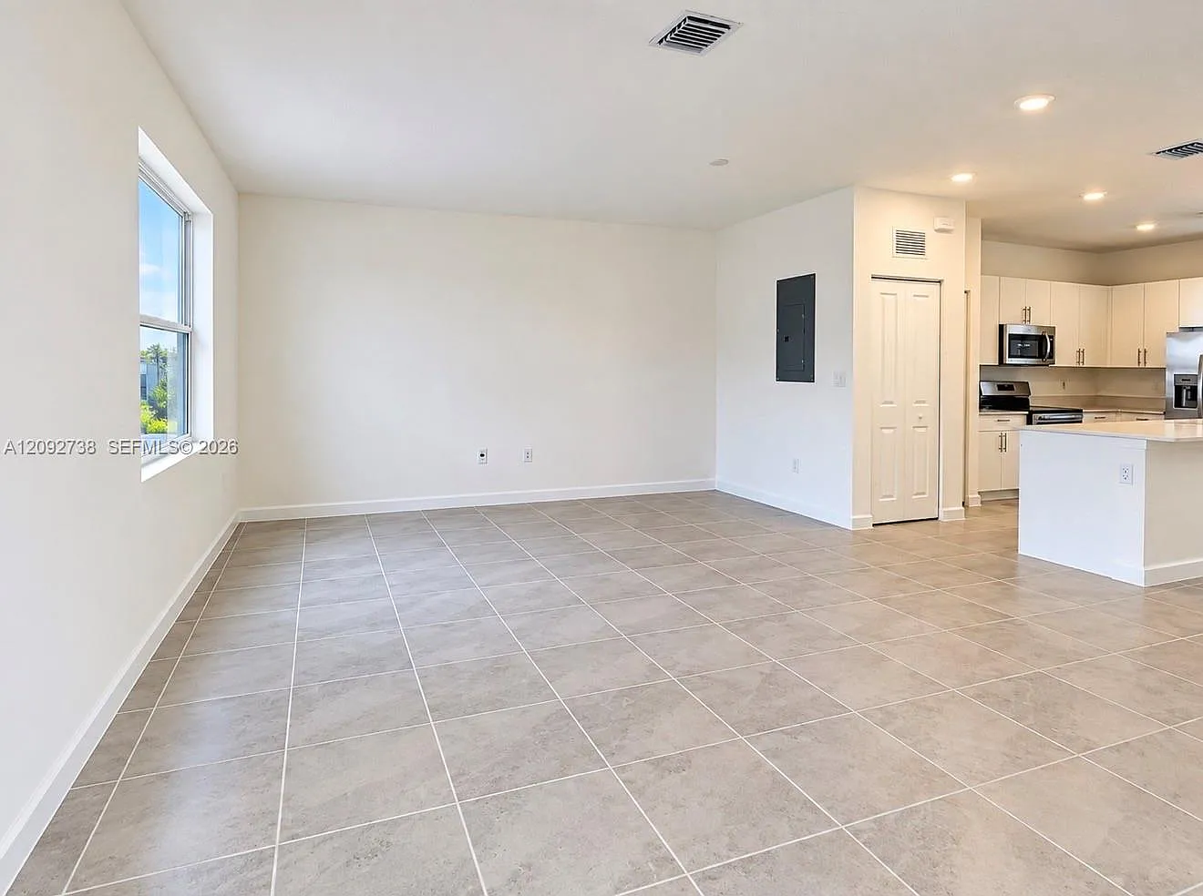 3 bed, 2.5 bath, $2,400 — Photo 2