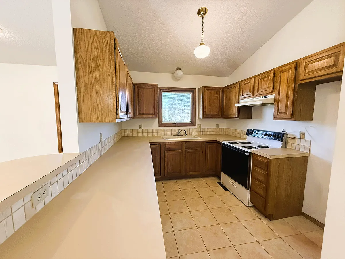 Building Photo - 13932 E Lockmoor Cir