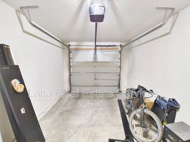 1633 SW Madison St — Photo 14