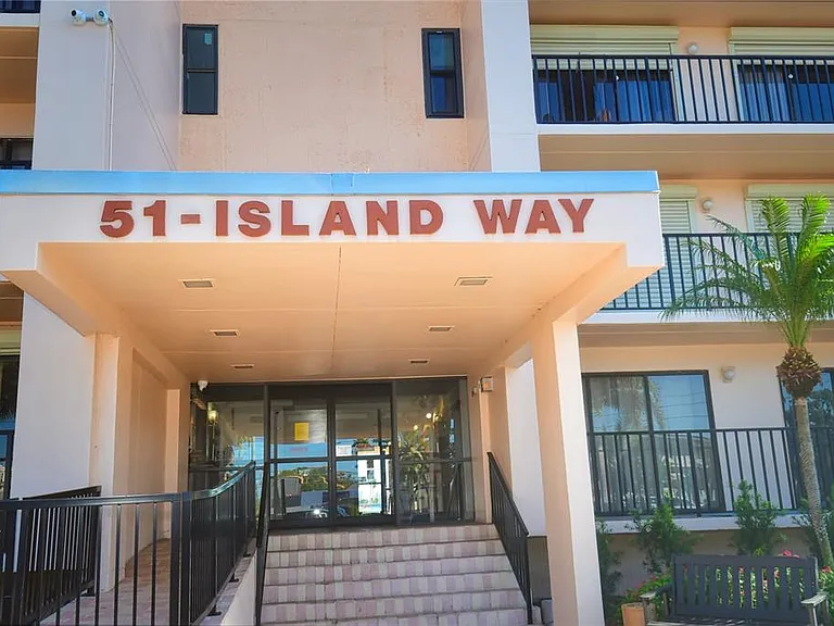 690 Island Way #208 — Photo 2