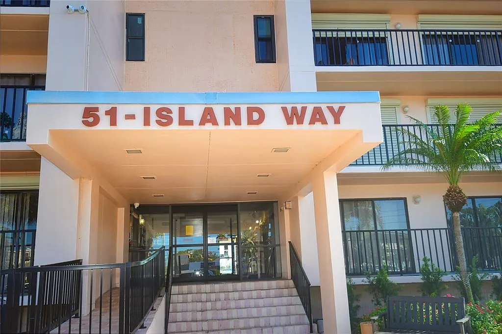 Building Photo - 690 Island Way #208