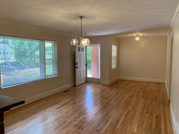 4th image of 1105 N Overlook Dr