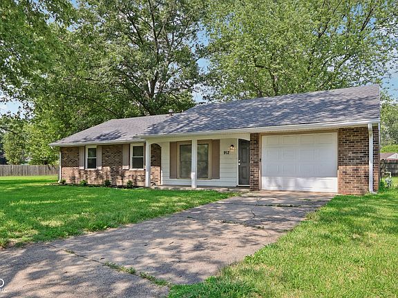 2nd image of 912 Beaufain Ct