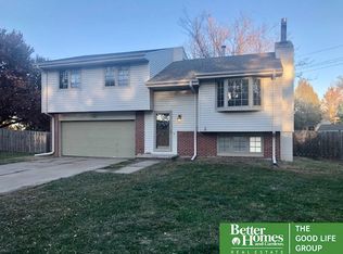 15604 N Cir, Omaha, NE 68135