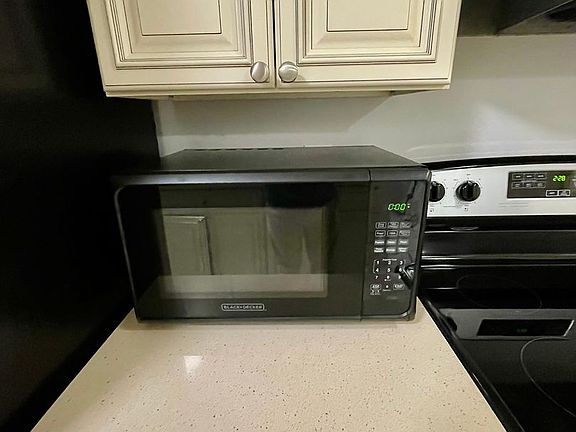 3rd image of 827 Long Meadow Ct