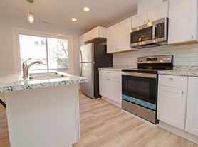 910 Oliver Ave N, Minneapolis, MN
