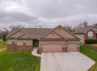 2213 Ridge Creek Dr, Bloomington, IL 61705