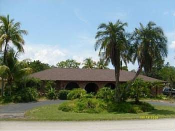 1st image of 710 E Plantation Cir