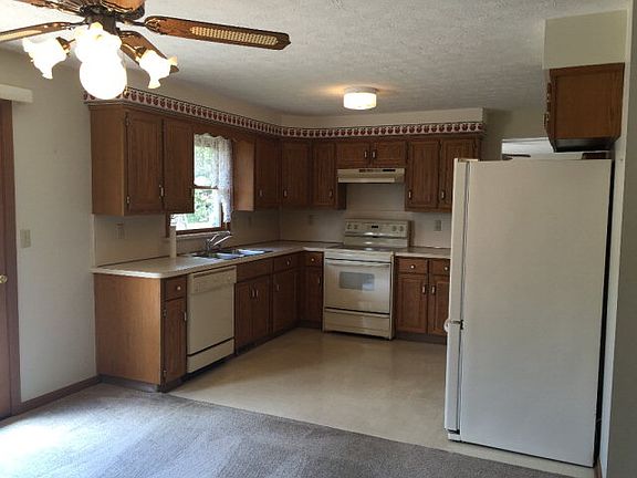 3rd image of 1375 Hillcrest Dr