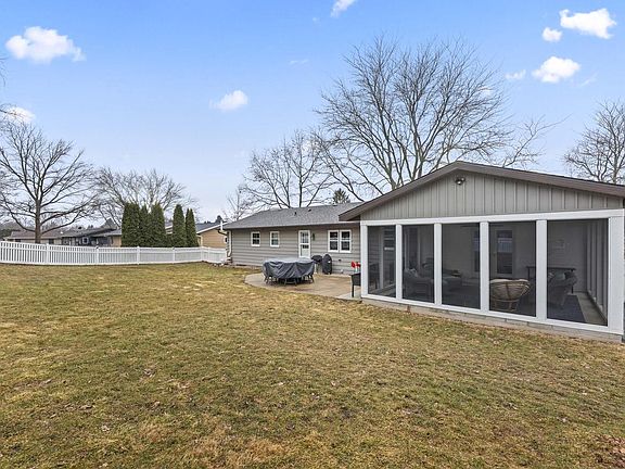 3rd image of 1315 Lily ROAD