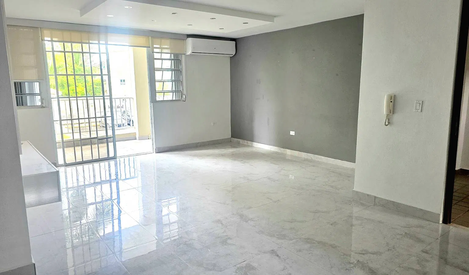 3 bed, 2.0 bath, 1358 sqft, $2,300 — Photo 3