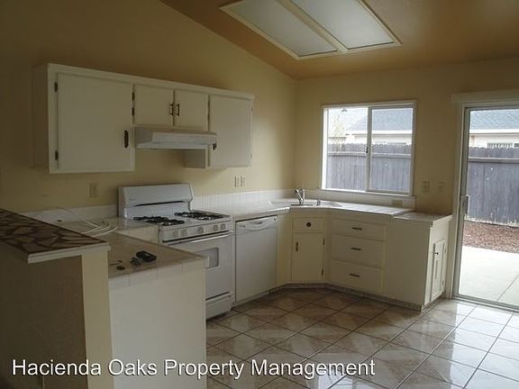 3rd image of 511 W Fifth Avenue Dr