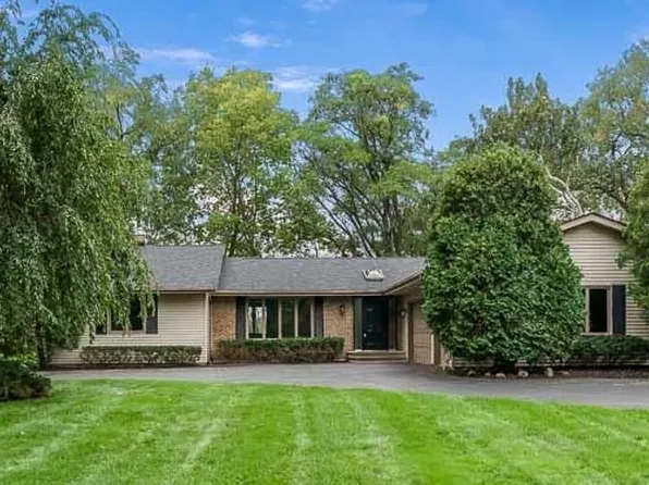 11528 Tanawingo Trl, Roscoe, IL 61073