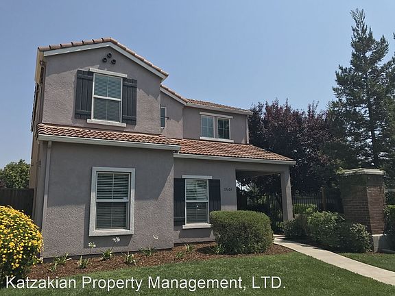 2nd image of 10604 Siskiyou Ln