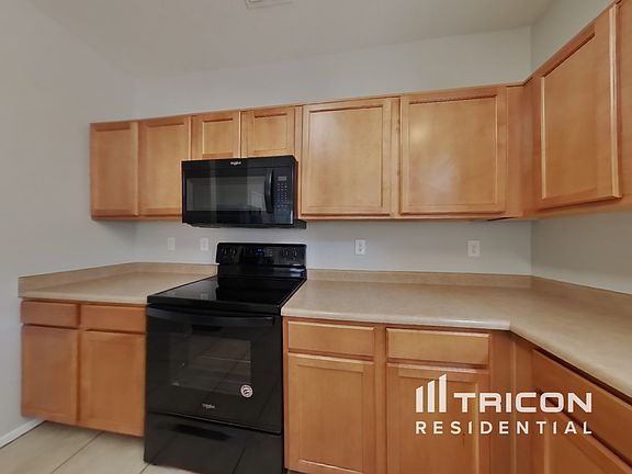 5th image of 2531 S 89th Ln