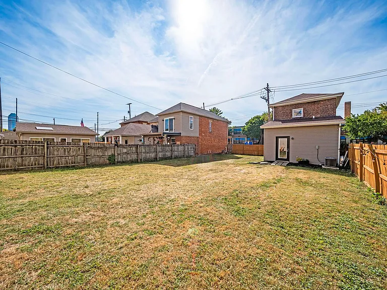 622 W State St — Photo 24