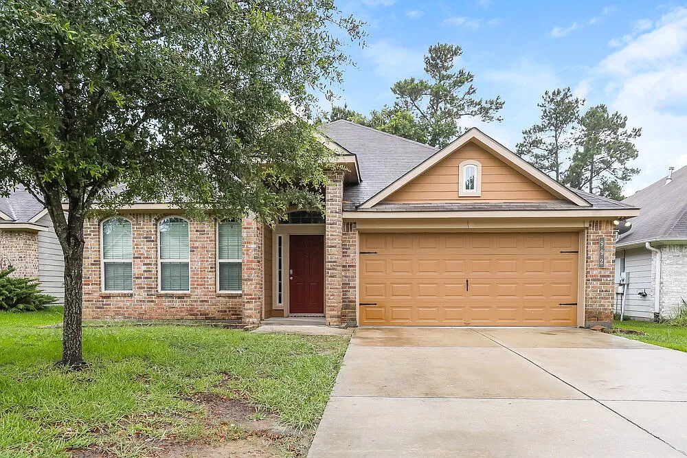 3 bed, 2.0 bath, 1856 sqft, $1,905 — Photo 1