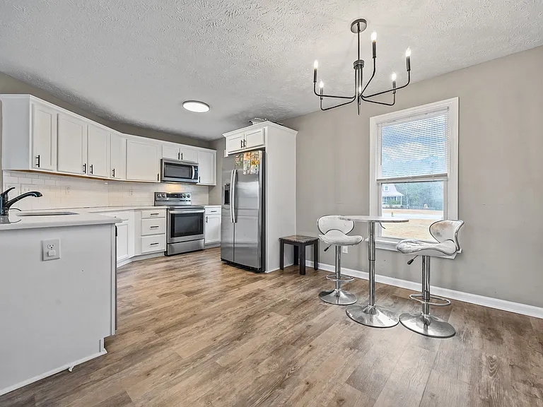 38 Hallmark Dr — Photo 11