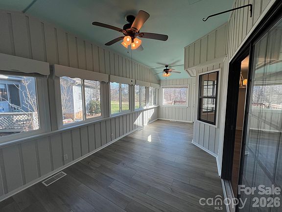 4th image of 2774 Woodridge Dr #E1