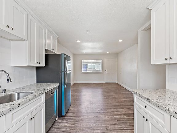 4th image of 760 N 23rd St APT 13