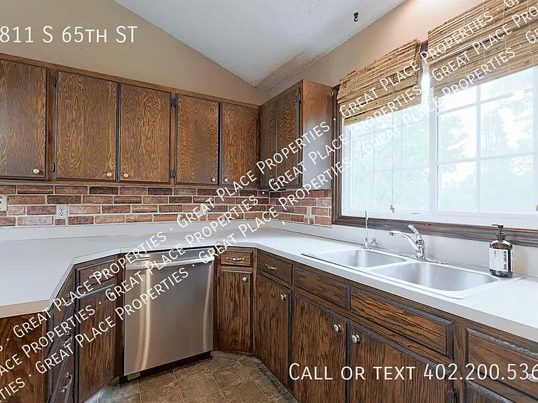 4811 S 65th St — Photo 18